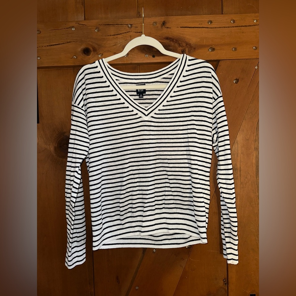 GAP Women’s Navy and White Striped Sweater Sz M